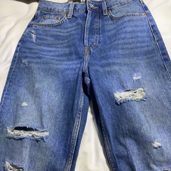 Distressed Jeans - Picture 3 of 7